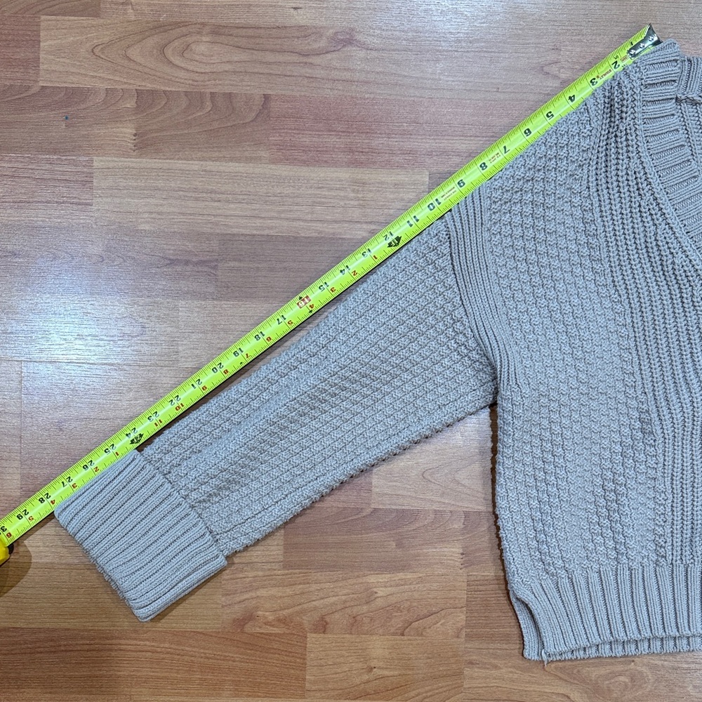 Abercrombie & Fitch Cameron Taupe Cropped Chunky V-Neck Cardigan - Picture 5 of 8
